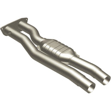 Load image into Gallery viewer, MagnaFlow Exhaust Products 95471 HM Grade Direct-Fit Catalytic Converter for Select Chevrolet C2500, Chevrolet C2500 Suburban, Chevrolet C3500, Chevrolet C3500HD, Chevrolet K2500, Chevrolet K2500 Suburban, Chevrolet K3500, GMC C2500, GMC C2500 Suburban,