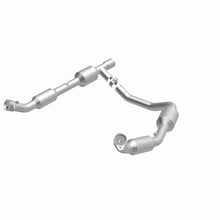 Load image into Gallery viewer, MagnaFlow Exhaust Products 5582439 California CARB Direct-Fit Catalytic Converter for Select Ford E-150, Ford E-250, Ford E-350 Super Duty