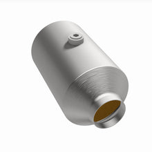Load image into Gallery viewer, MagnaFlow Exhaust Products 6561355 California CARB Universal Catalytic Converter for Select Ford Mustang, Hyundai Kona N, Jaguar XE, Jeep Compass, Jeep Patriot, Mercedes-Benz SL450, Mercedes-Benz SL550, Mercedes-Benz SL63 AMG, Mercedes-Benz SL65 AMG,