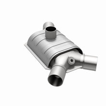 Load image into Gallery viewer, MagnaFlow Exhaust Products 337002 California CARB Universal Catalytic Converter for Select Subaru DL, Subaru GL, Subaru GL-10, Subaru Legacy, Subaru Loyale, Subaru Standard, Subaru XT