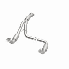 Load image into Gallery viewer, MagnaFlow Exhaust Products 5582812 California CARB Direct-Fit Catalytic Converter for Select Chevrolet Silverado HD, Chevrolet Silverado HD, GMC Sierra HD, GMC Sierra HD