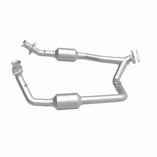 Load image into Gallery viewer, MagnaFlow Exhaust Products 4583378 California CARB Direct-Fit Catalytic Converter for Select Ford E-150, Ford E-150 Club Wagon, Ford E-250, Ford E-350 Club Wagon, Ford E-350 Super Duty
