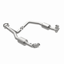 Load image into Gallery viewer, MagnaFlow Exhaust Products 4583378 California CARB Direct-Fit Catalytic Converter for Select Ford E-150, Ford E-150 Club Wagon, Ford E-250, Ford E-350 Club Wagon, Ford E-350 Super Duty