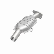 Load image into Gallery viewer, MagnaFlow Exhaust Products 3322418 California CARB Direct-Fit Catalytic Converter for Select Buick Century, Buick Electra, Buick Estate Wagon, Buick LeSabre, Buick Regal, Buick Riviera, Cadillac DeVille, Cadillac Eldorado, Cadillac Fleetwood, Cadillac
