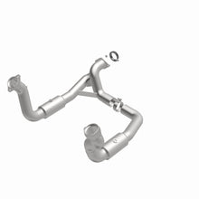 Load image into Gallery viewer, MagnaFlow Exhaust Products 5551297 California CARB Direct-Fit Catalytic Converter for Select Ford F-250 Super Duty, Ford F-350 Super Duty
