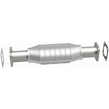 Load image into Gallery viewer, MagnaFlow Exhaust Products 3391657 California CARB Direct-Fit Catalytic Converter for Select Isuzu Pickup, Isuzu Rodeo, Isuzu Trooper