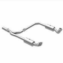 Load image into Gallery viewer, MagnaFlow Exhaust Products 5551599 California CARB Direct-Fit Catalytic Converter for Select Ford E-350 Super Duty