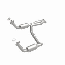 Load image into Gallery viewer, MagnaFlow Exhaust Products 4451419 California CARB Direct-Fit Catalytic Converter for Select Chevrolet Express 1500, Chevrolet Silverado 1500, Chevrolet Silverado 2500, Chevrolet Suburban 1500, Chevrolet Tahoe, GMC Sierra 1500, GMC Sierra 2500, GMC