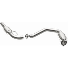 Load image into Gallery viewer, MagnaFlow Exhaust Products 447267 California CARB Direct-Fit Catalytic Converter for Select Chevrolet Express 2500, Chevrolet Express 3500, GMC Savana 2500, GMC Savana