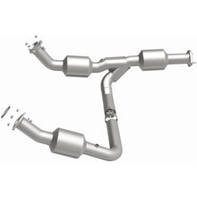 Load image into Gallery viewer, MagnaFlow Exhaust Products 280210 OEM Grade Direct-Fit Catalytic Converter for Select Chevrolet Express 2500, Chevrolet Express 3500, GMC Savana 2500, GMC Savana