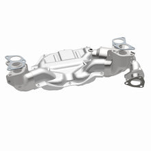 Load image into Gallery viewer, MagnaFlow Exhaust Products 5531587 California CARB Manifold Catalytic Converter for Select Subaru Forester, Subaru Impreza, Subaru Legacy, Subaru Outback, Subaru XV Crosstrek