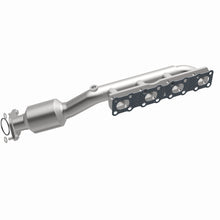 Load image into Gallery viewer, MagnaFlow Exhaust Products 4583380 California CARB Manifold Catalytic Converter for Select INFINITI QX56, Nissan Pathfinder Armada, Nissan TITAN