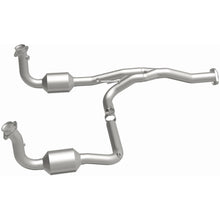 Load image into Gallery viewer, MagnaFlow Exhaust Products 5451186 California CARB Direct-Fit Catalytic Converter for Select Jeep Liberty