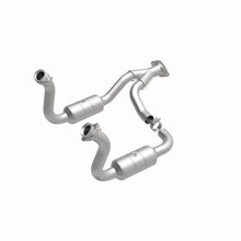 Load image into Gallery viewer, MagnaFlow Exhaust Products 5551760 California CARB Direct-Fit Catalytic Converter for Select Ford F-250 Super Duty, Ford F-350 Super Duty
