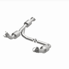 Load image into Gallery viewer, MagnaFlow Exhaust Products 280210 OEM Grade Direct-Fit Catalytic Converter for Select Chevrolet Express 2500, Chevrolet Express 3500, GMC Savana 2500, GMC Savana