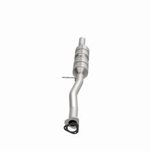 Load image into Gallery viewer, MagnaFlow Exhaust Products 55323 HM Grade Direct-Fit Catalytic Converter for Select Ford Excursion, Ford F-250 Super Duty, Ford F-350 Super Duty, Ford F-450 Super Duty, Ford F-550 Super Duty