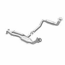 Load image into Gallery viewer, MagnaFlow Exhaust Products 51097 OEM Grade Direct-Fit Catalytic Converter for Select Cadillac Escalade, Chevrolet Avalanche 1500, Chevrolet Silverado 1500, Chevrolet Silverado Classic, Chevrolet Silverado 2500, Chevrolet Suburban 1500, Chevrolet Tahoe,