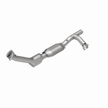 Load image into Gallery viewer, MagnaFlow Exhaust Products 51792 OEM Grade Direct-Fit Catalytic Converter for Select Ford Expedition, Ford F-150, Lincoln Navigator