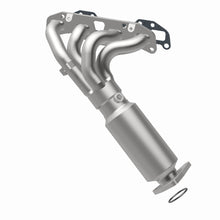 Load image into Gallery viewer, MagnaFlow Exhaust Products 5582596 California CARB Manifold Catalytic Converter for Select Nissan Frontier, Suzuki Equator
