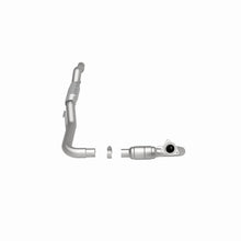 Load image into Gallery viewer, MagnaFlow Exhaust Products 93622 HM Grade Direct-Fit Catalytic Converter for Select Chevrolet Silverado HD, Chevrolet Silverado 2500, Chevrolet Suburban 2500, GMC Sierra HD, GMC Sierra 2500, GMC Sierra HD, GMC Yukon XL