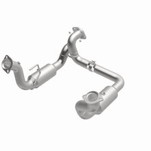 Load image into Gallery viewer, MagnaFlow Exhaust Products 280246 OEM Grade Direct-Fit Catalytic Converter for Select Ford F-250 Super Duty, Ford F-350 Super Duty