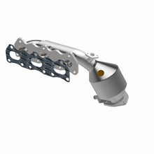 Load image into Gallery viewer, MagnaFlow Exhaust Products 49051 OEM Grade Manifold Catalytic Converter for Select Chevrolet Tracker, Suzuki Grand Vitara, Suzuki Vitara, Suzuki XL-7