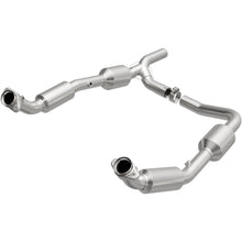 Load image into Gallery viewer, MagnaFlow Exhaust Products 5481640 California CARB Direct-Fit Catalytic Converter for Select Ford E-150, Ford E-250