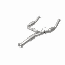 Load image into Gallery viewer, MagnaFlow Exhaust Products 5582812 California CARB Direct-Fit Catalytic Converter for Select Chevrolet Silverado HD, Chevrolet Silverado HD, GMC Sierra HD, GMC Sierra HD