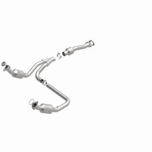 Load image into Gallery viewer, MagnaFlow Exhaust Products 5582134 California CARB Direct-Fit Catalytic Converter for Select Chevrolet Express 1500, Chevrolet Express 2500, Chevrolet Express 3500, GMC Savana 1500, GMC Savana 2500, GMC Savana