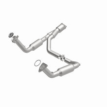 Load image into Gallery viewer, MagnaFlow Exhaust Products 5451650 California CARB Direct-Fit Catalytic Converter for Select Buick Rainier, Chevrolet Trailblazer, GMC Envoy