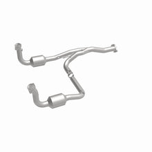 Load image into Gallery viewer, MagnaFlow Exhaust Products 5451186 California CARB Direct-Fit Catalytic Converter for Select Jeep Liberty
