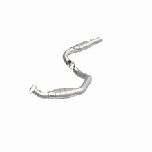 Load image into Gallery viewer, MagnaFlow Exhaust Products 51525 OEM Grade Direct-Fit Catalytic Converter for Select Chevrolet Express 2500, Chevrolet Express 3500, GMC Savana 2500, GMC Savana