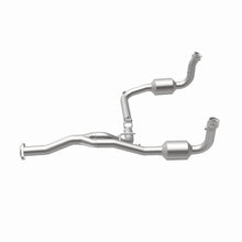 Load image into Gallery viewer, MagnaFlow Exhaust Products 5451186 California CARB Direct-Fit Catalytic Converter for Select Jeep Liberty