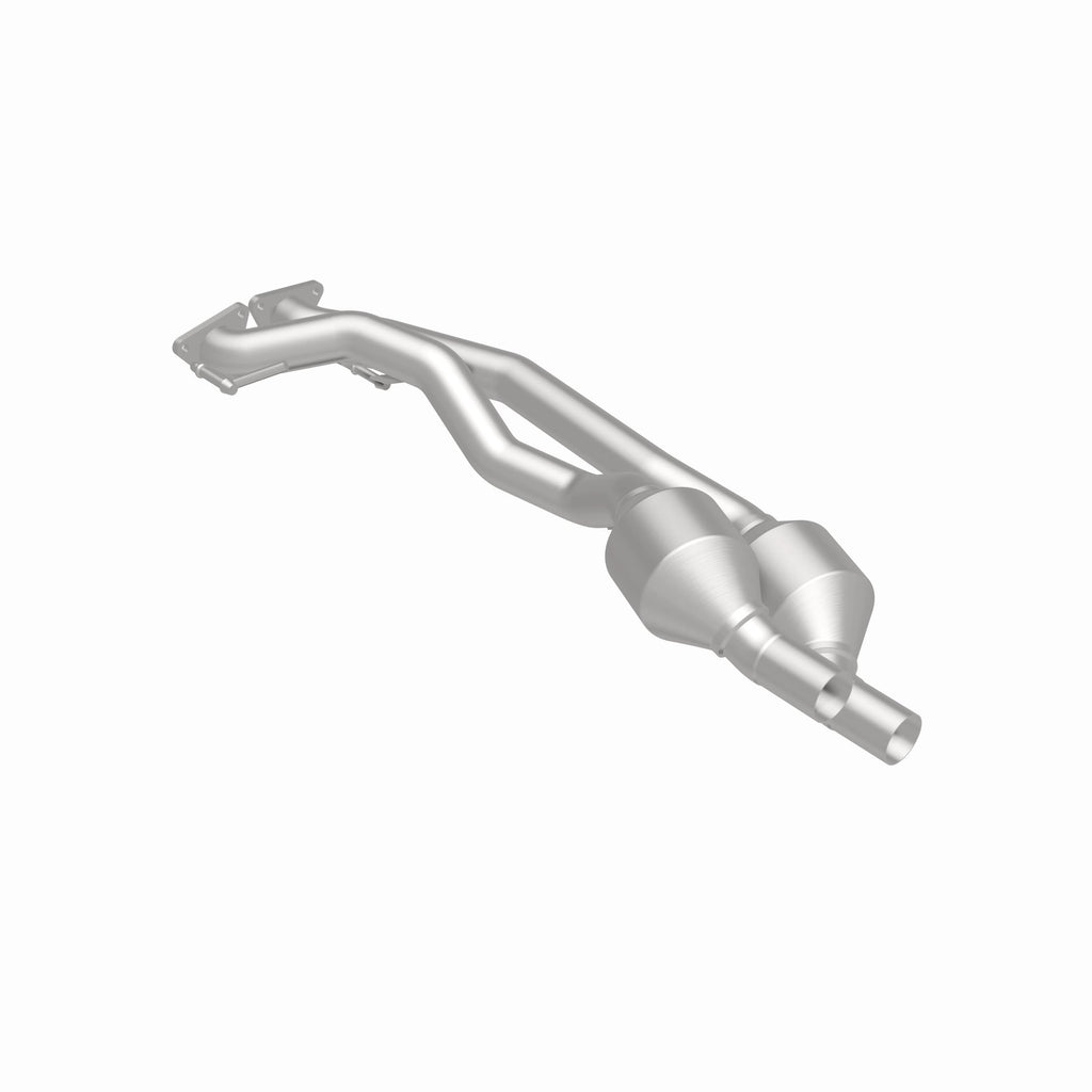 MagnaFlow Exhaust Products 51957 OEM Grade Direct-Fit Catalytic Converter for Select Audi Q7, Volkswagen Touareg