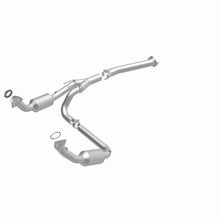 Load image into Gallery viewer, MagnaFlow Exhaust Products 4551211 California CARB Direct-Fit Catalytic Converter for Select Chevrolet Express 1500, Chevrolet Express 2500, GMC Savana 1500, GMC Savana