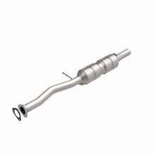 Load image into Gallery viewer, MagnaFlow Exhaust Products 55323 HM Grade Direct-Fit Catalytic Converter for Select Ford Excursion, Ford F-250 Super Duty, Ford F-350 Super Duty, Ford F-450 Super Duty, Ford F-550 Super Duty