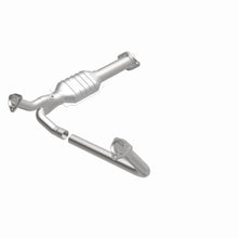Load image into Gallery viewer, MagnaFlow Exhaust Products 3391482 California CARB Direct-Fit Catalytic Converter for Select Chevrolet G10, Chevrolet G20, Chevrolet G30, GMC G1500, GMC G2500, GMC G3500
