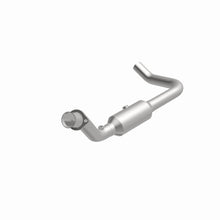 Load image into Gallery viewer, MagnaFlow Exhaust Products 5451651 California CARB Direct-Fit Catalytic Converter for Select Chrysler Aspen, Dodge Durango