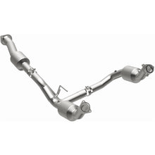 Load image into Gallery viewer, MagnaFlow Exhaust Products 280745 OEM Grade Direct-Fit Catalytic Converter for Select Chevrolet Silverado HD, Chevrolet Silverado HD, GMC Sierra HD, GMC Sierra HD