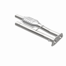 Load image into Gallery viewer, MagnaFlow Exhaust Products 23179 HM Grade Direct-Fit Catalytic Converter for Select Chevrolet C2500, Chevrolet C2500 Suburban, Chevrolet C3500, Chevrolet K2500, Chevrolet K3500, GMC C2500, GMC C2500 Suburban, GMC K2500, GMC K3500