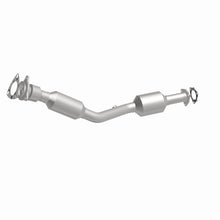 Load image into Gallery viewer, MagnaFlow Exhaust Products 5582722 California CARB Direct-Fit Catalytic Converter for Select Saturn Vue