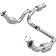 Load image into Gallery viewer, MagnaFlow Exhaust Products 5582616 California CARB Direct-Fit Catalytic Converter for Select Cadillac Escalade, Cadillac Escalade ESV, Cadillac Escalade EXT, Chevrolet Silverado 1500, GMC Sierra 1500, GMC Yukon, GMC Yukon XL