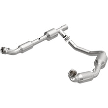 Load image into Gallery viewer, MagnaFlow Exhaust Products 5582439 California CARB Direct-Fit Catalytic Converter for Select Ford E-150, Ford E-250, Ford E-350 Super Duty