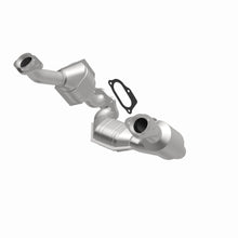 Load image into Gallery viewer, MagnaFlow Exhaust Products 441118 California CARB Direct-Fit Catalytic Converter for Select Ford Ranger, Mazda B3000
