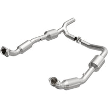 Load image into Gallery viewer, MagnaFlow Exhaust Products 5582640 California CARB Direct-Fit Catalytic Converter for Select Ford E-150, Ford E-250