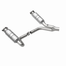 Load image into Gallery viewer, MagnaFlow Exhaust Products 24398 HM Grade Direct-Fit Catalytic Converter for Select Dodge Dakota, Mitsubishi Raider