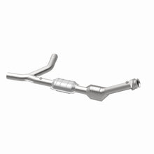 Load image into Gallery viewer, MagnaFlow Exhaust Products 447157 California CARB Direct-Fit Catalytic Converter for Select Ford E-150 Econoline, Ford E-150 Econoline Club Wagon