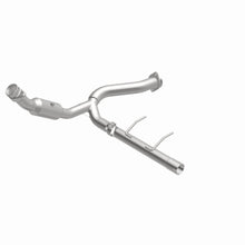 Load image into Gallery viewer, MagnaFlow Exhaust Products 5551500 California CARB Direct-Fit Catalytic Converter for Select Ford Expedition, Lincoln Navigator