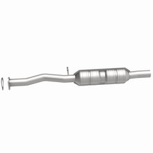 Load image into Gallery viewer, MagnaFlow Exhaust Products 55323 HM Grade Direct-Fit Catalytic Converter for Select Ford Excursion, Ford F-250 Super Duty, Ford F-350 Super Duty, Ford F-450 Super Duty, Ford F-550 Super Duty