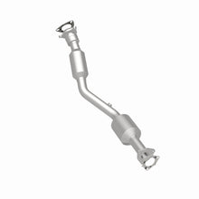 Load image into Gallery viewer, MagnaFlow Exhaust Products 5582722 California CARB Direct-Fit Catalytic Converter for Select Saturn Vue